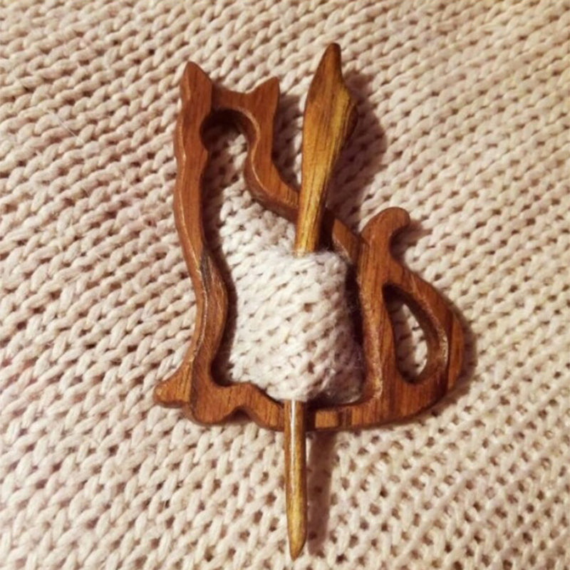 💟Brooch pin with wooden animal pattern🔥