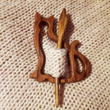 Load image into Gallery viewer, 💟Brooch pin with wooden animal pattern🔥