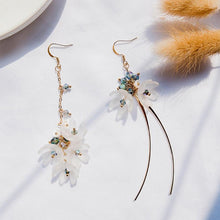 Load image into Gallery viewer, Asymmetric Flower Drop Earrings