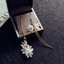 Load image into Gallery viewer, Asymmetric Flower Drop Earrings