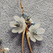 Load image into Gallery viewer, Asymmetric Flower Drop Earrings