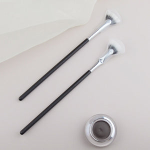 Angled Fan-shaped Eyelash Brush