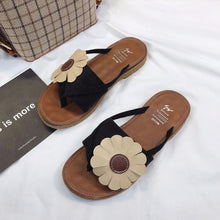 Load image into Gallery viewer, Toe Post Flower Design Flat Sandals