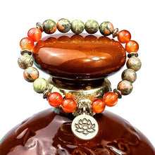 Load image into Gallery viewer, Agate Lotus Pendant Beaded Bracelet