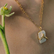 Load image into Gallery viewer, Fashion Hug Necklace