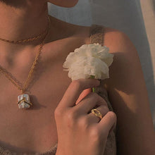 Load image into Gallery viewer, Fashion Hug Necklace