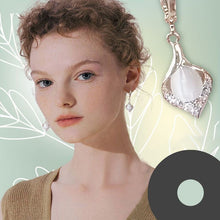 Load image into Gallery viewer, Shiny Cat Eye Earrings