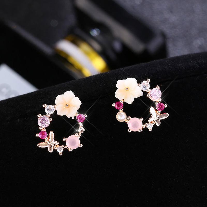 Flower pearl earrings