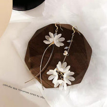 Load image into Gallery viewer, Asymmetric Flower Drop Earrings