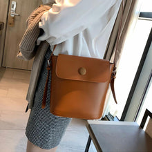 Load image into Gallery viewer, Women&#39;s Leather Bucket Bag