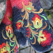 Load image into Gallery viewer, Christmas Flower Embroidery Mittens