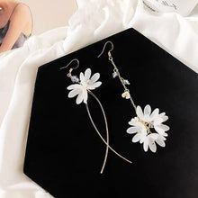 Load image into Gallery viewer, Asymmetric Flower Drop Earrings