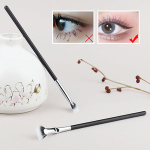 Angled Fan-shaped Eyelash Brush